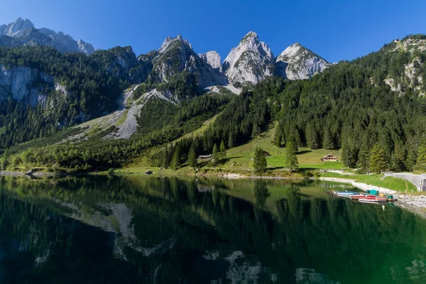 Krásná krajina alpské jezero — Stock fotografie