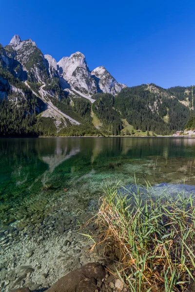 Krásná krajina alpské jezero — Stock fotografie