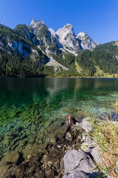 Krásná krajina alpské jezero — Stock fotografie