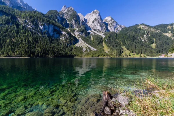 Schöne Landschaft des alpinen Sees — Stockfoto