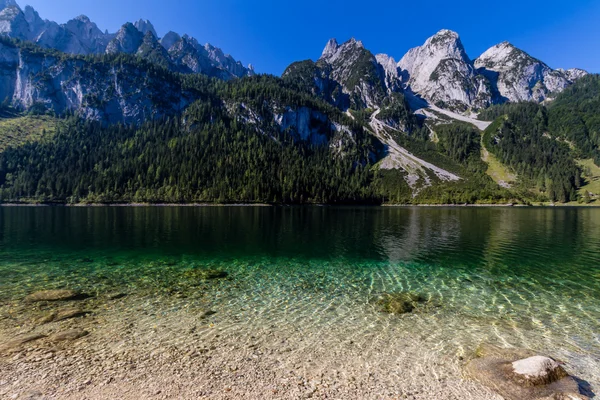 Krásná krajina alpské jezero — Stock fotografie