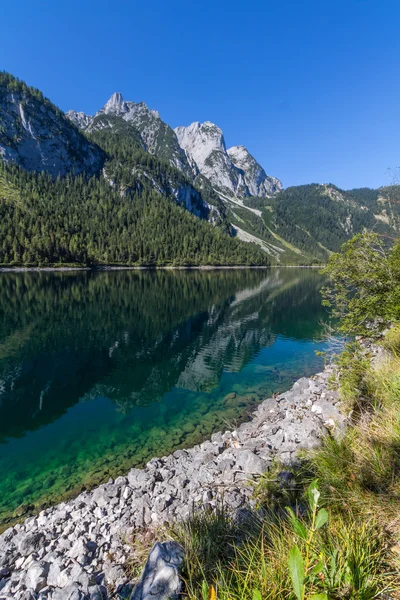 Gyönyörű táj, alpesi tó — Stock Fotó