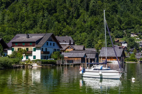 ハルシュタット、オーストリア - オーストリアのハルシュタット湖でボート — ストック写真