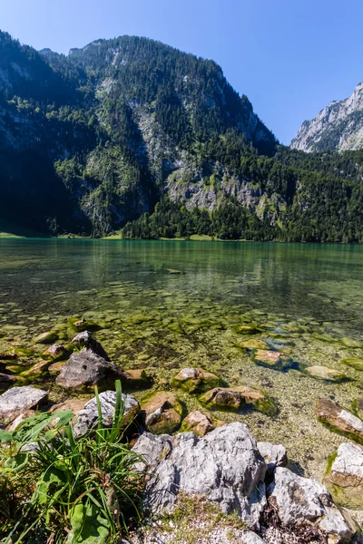 Bela paisagem do lago alpino — Fotografia de Stock