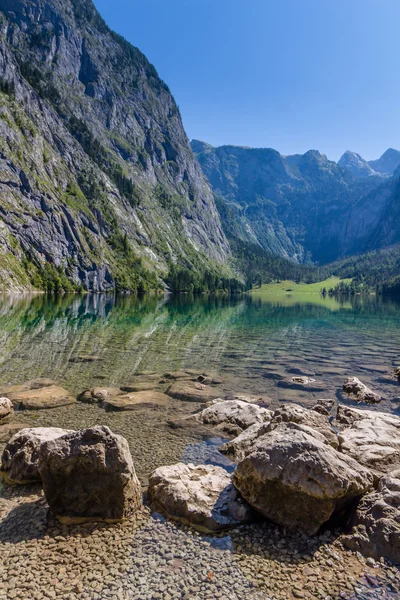 Beau paysage de lac alpin — Photo