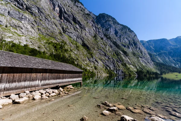 Bela paisagem do lago alpino — Fotografia de Stock