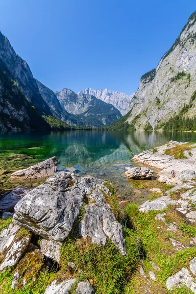 Krásná krajina alpské jezero — Stock fotografie