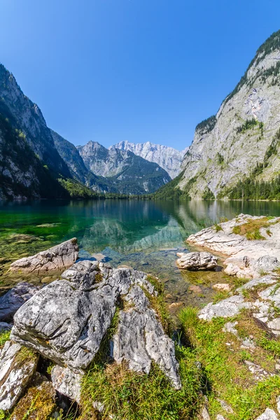 Krásná krajina alpské jezero — Stock fotografie