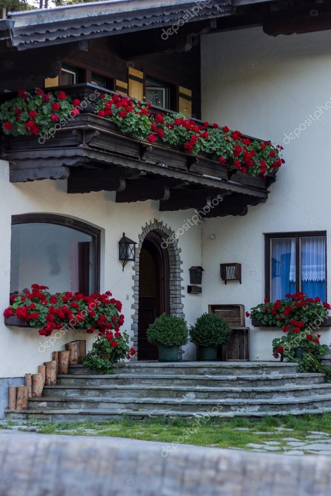 Village with beautiful houses, Austria, Filzmoos — Stock Photo © DaLiu
