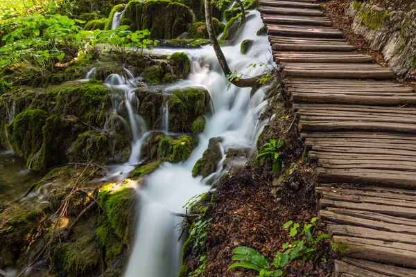 Wodospady w park narodowy Plitwickie, Chorwacja — Zdjęcie stockowe