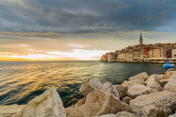 Rovinj gyönyörű naplementében — Stock Fotó