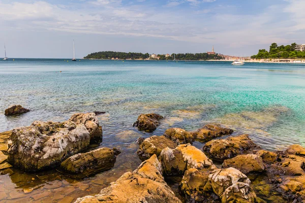 Schöne Küste und adriatisches Meer — Stockfoto