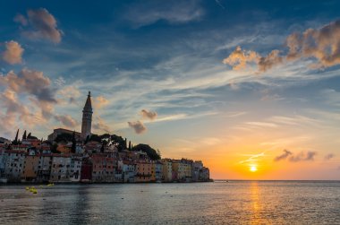 Rovinj Adriyatik Denizi'nde, güzel gün batımı