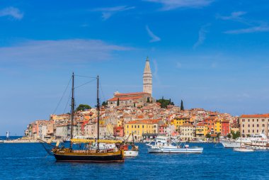 Panoramik kent Rovinj üzerinde