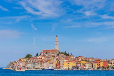 Panoramik kent Rovinj üzerinde