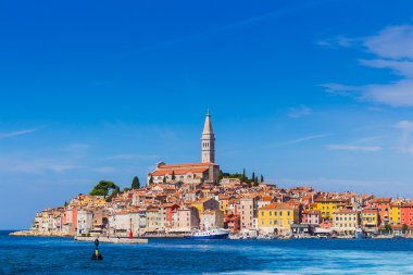 Panoramik kent Rovinj üzerinde.