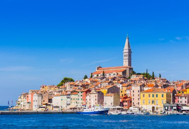Panoramik kent Rovinj üzerinde.