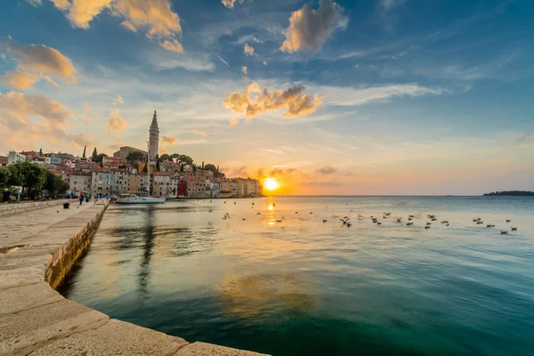Beautiful sunset at Rovinj in Adriatic sea — Stock Photo, Image