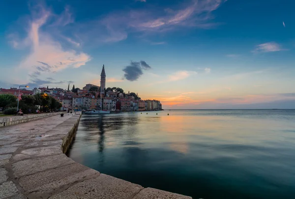 Piękny zachód słońca w Rovinj w Adriatyku — Zdjęcie stockowe