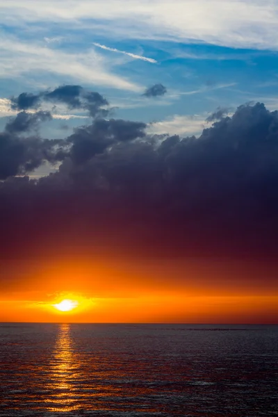 Tramonto magico sul mare Adriatico — Foto Stock