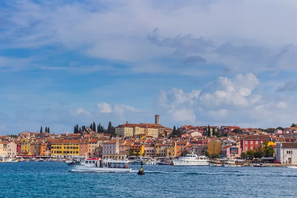 Panoramisch zicht op oude stad Rovinj — Stockfoto