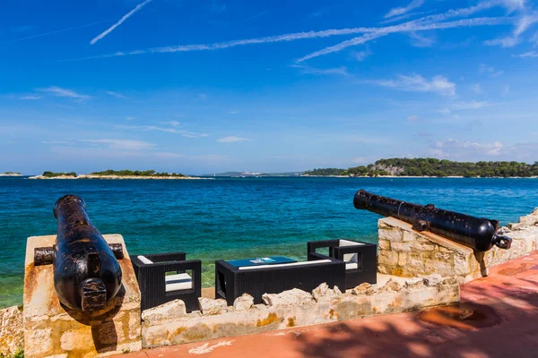 La mer bleue et le ciel à Rovinj — Photo