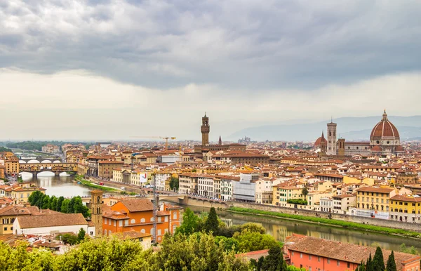 Вид на Дуомо во Флоренции — стоковое фото