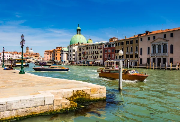 Velence városkép, a csatornák és a hagyományos épületek — Stock Fotó