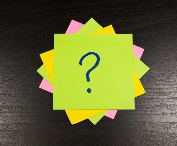 Question mark on a sticky note — Stock Photo, Image