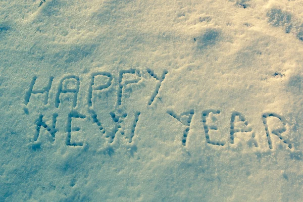 Gelukkig Nieuwjaar bericht op een sneeuwveld — Stockfoto