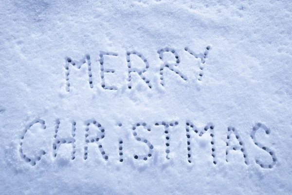 Napsaná slova Veselé Vánoce na sněhu pole — Stock fotografie