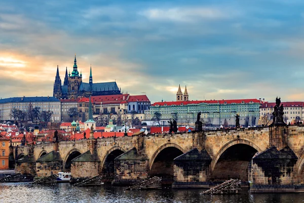 Il Ponte Carlo (Ceco: Karluv Most ) — Foto Stock