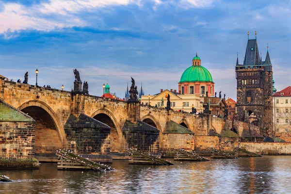 The Charles Bridge (Czech: Karluv Most) — Zdjęcie stockowe