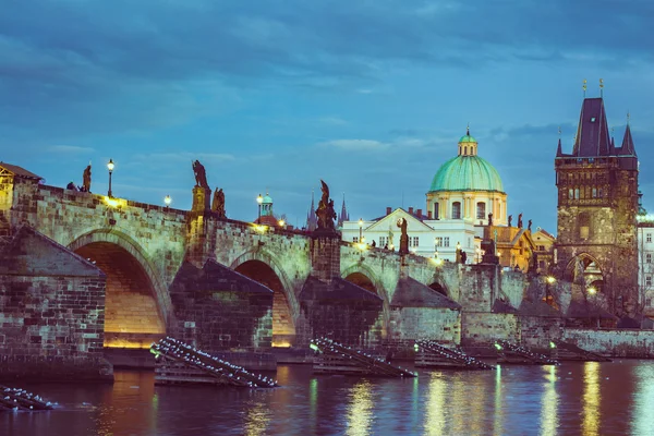 The Charles Bridge (Czech: Karluv Most) — Zdjęcie stockowe