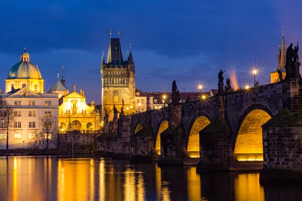 Prague, Republika Czeska - widok na Most Karola — Zdjęcie stockowe