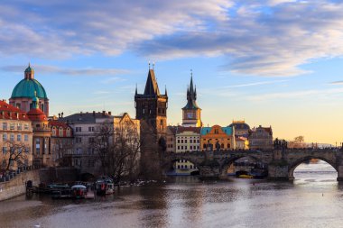 Charles Köprüsü, Amerikanlar ırmaklar, Lesser town