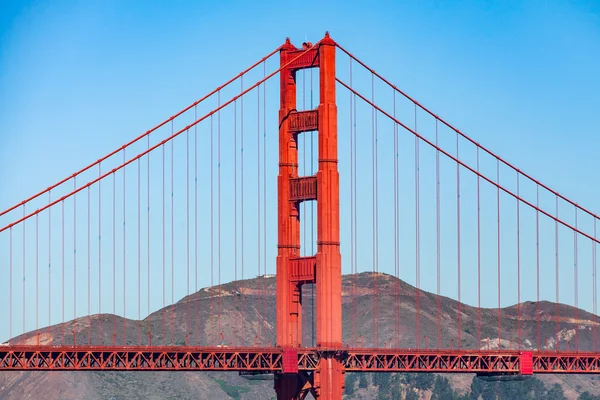 View to the Golden Gate Bridge from Crissy Field Park — Stock Photo, Image