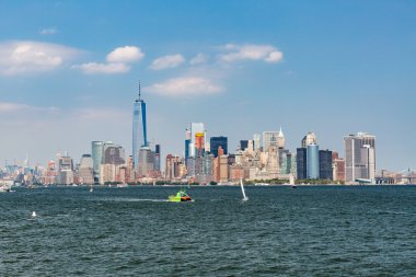 Liberty Adası'ndan side Midtown Manhattan'ın manzaraları