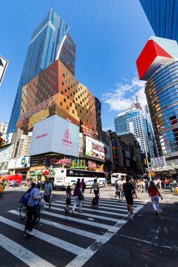 8 Av görünümüne New York'ta W42nd sokaktan