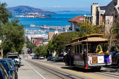 Kuzey yönde San Francisco Hyde sokak görünümü