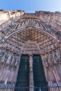 Dış görünümler Cathedral of Our Lady Strazburg eski kasaba bölümü
