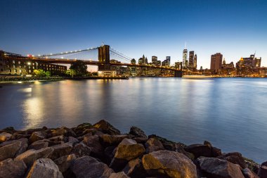 Brooklyn Köprüsü'nün görüşlerini günbatımı