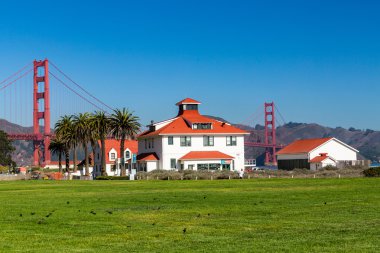 Golden Gate Köprüsü görünümüne Crissy alan Park