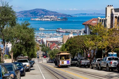 Kuzey yönde San Francisco Hyde sokak görünümü