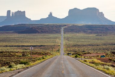 Monument Valley Utah yakınlarındaki yolu