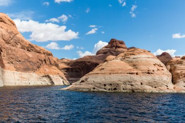 Glen Canyon Lake Powell'ın teknesindeki görünümünü