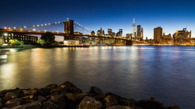 Brooklyn Köprüsü'nün görüşlerini günbatımı