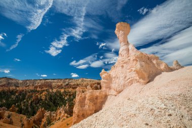 Yürüyüş parkurları Bryce Canyon Milli Parkı'nda görünümlerini