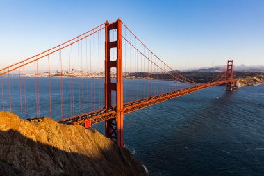 Golden Gate Köprüsü pil Spencer bakış açısıyla gün batımında