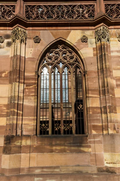 Außenansichten der Kathedrale unserer Lieben Frau in der Altstadt von Straßburg — Stockfoto